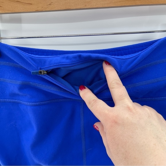 Athleta Relay Reflective Crop Capri Legging Size Medium - Picture 9 of 14